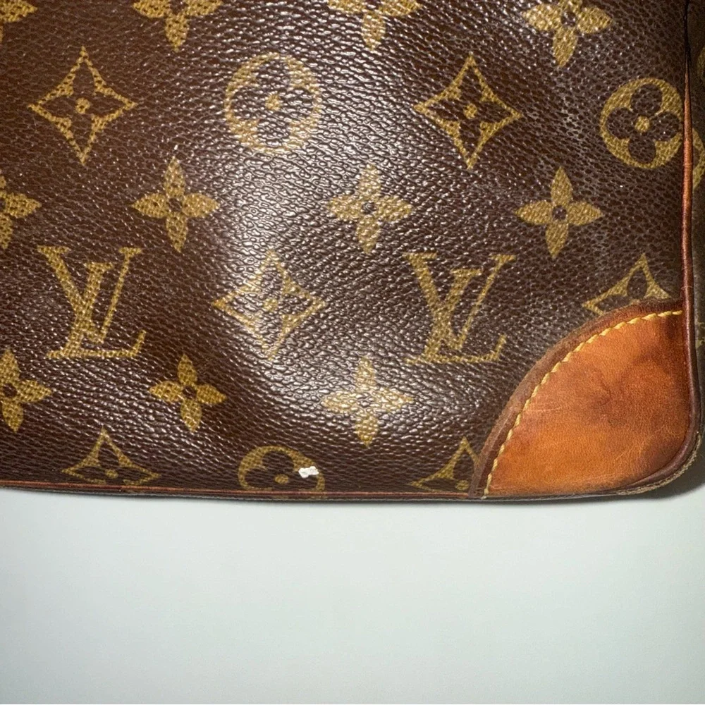 AUTHENTIC Louis Vuitton Trocadero 27 Crossbody Bag - Picture 10 of 16